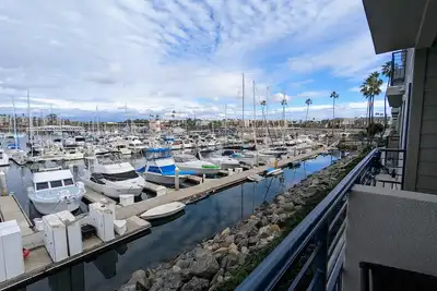 Image de Lovely 1-bedroom condo by the Harbor.