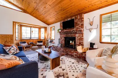 Image de Hot tub, bbq, 2 fireplaces, 5 mins to slopes & lake