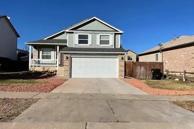 Image de Comfortable family home close to Ft. Carson and World Arena.
