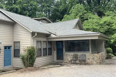 Image de Carr's Northside - Family Suites, creek view - 3 Bedrooms