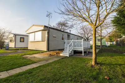 Image de Caravan with decking at Highfield Grange in Essex ref 26452ba