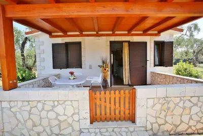 Detached Villa 2 bathrooms for 5/6 person, 65 square meters, and private garden with barbecue and sunbeds