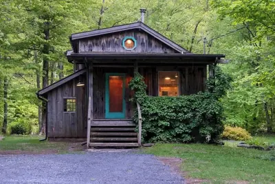 Image de Chic Catskills Cabin with Hot Tub and Fire Pit