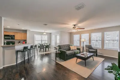 Image de Charming Spacious 3br Retreat ~ Community Pool!