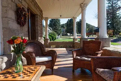 Image de Vacation Home Upscale Great Location Sleeps 10, Dog Friendly