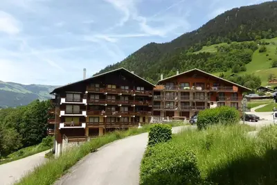 Appartement tout confort  de 4 à 6  personnes coeur village - 2 chambres - A 2 pas du ski