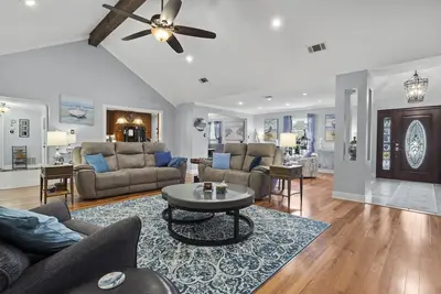 Image de The Blue Heron - close to beach & downtown Ocean Springs! Hot tub, kayaks, dock