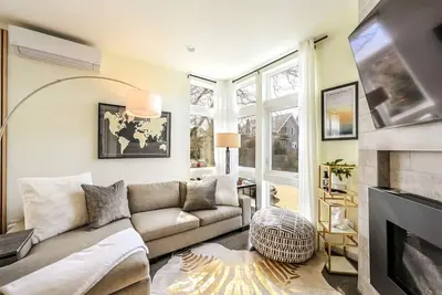 Image de Modern 3 Bedroom in Queen Anne with Rooftop + Ac