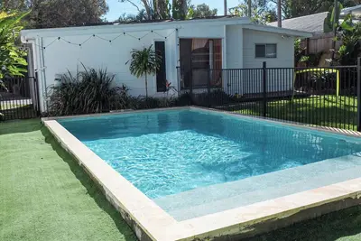 Image de Coolum Beach | Family living with Pool