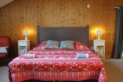 Gite cosy, piscine tourisme et commodités, idéal vélos