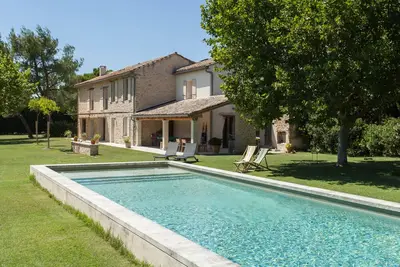 Image de Spacious and quiet farmhouse in Isle sur la Sorgue