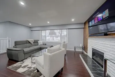 Image de Cheerful 3 bdrm home w\/ Parking and large backyard