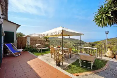 Image de Maison \"Angolo del Mare\", avec vue mer et piscine partagée