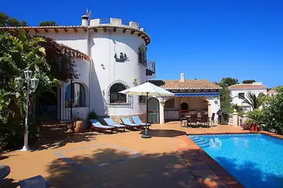 Image de Villa \"Casa Pera\", avec vue mer, piscine, Wi-Fi, jardin et terrasse.