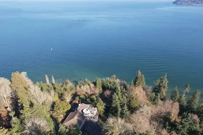 Image de Unique Port Ludlow Home w\/ 3 Decks & Hot Tub!