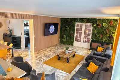 Image de Villa avec salle de jeux style Ranch Us