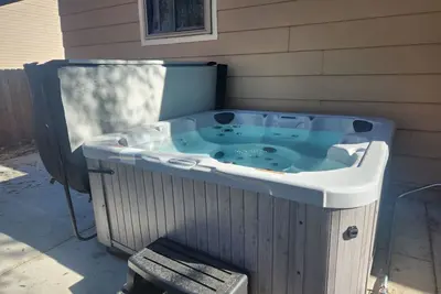 Image de One level home-4 min downtown-Hot Tub-byt nestago