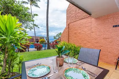 Image de Kuleana #303: Oceanfront Gem with King Bed and Pool plus Summer Rates!