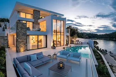 Image de Grand Intense Villa with High End Beachfront