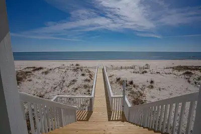 Image de 30% Off Summer! 3br/2. 5ba Updated Beachfront House on East End