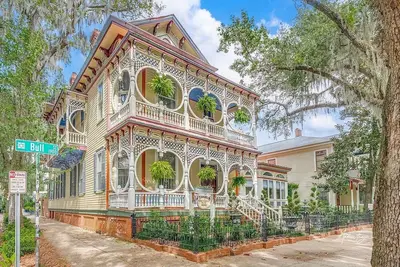 Image de Stay in The Famous Savannah Gingerbread House by Lucky Savannah