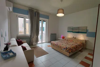 At the Market, quiet one-bedroom apartment