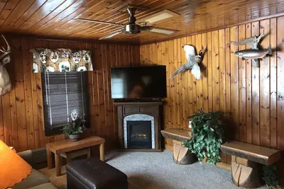 Image de Cozy Little Red Lodge in Michigan’s Upper Peninsula