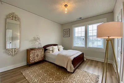 Image de Charming historic family friendly 3br — 15 min from the beach!