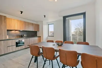 Image de Huswell - Spacious 3 bedroom apartment with private garage