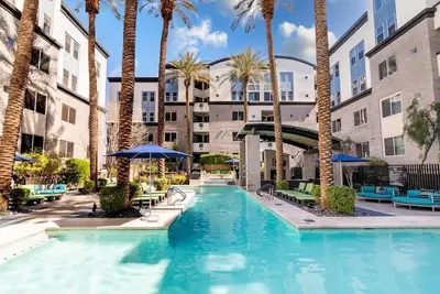 Image de 💥5 Miles to Downtown Phoenix - Shop & Dine 1Mi - King Bds + Parking🌟