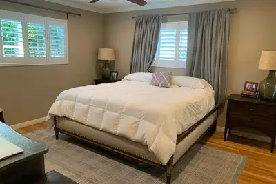 Image de Newport Beach House super close to great hiking trails, 5min. drive to the beach