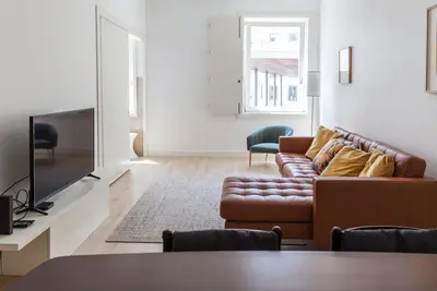 Image de Classy 2bdr Apartment in Downtown by LovelyStay