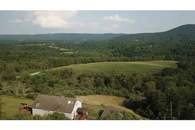 Image de *New* Beautiful Lodge sleeps 10 adults & 3 kids w\/Pano Mountain Views *Hot tub*