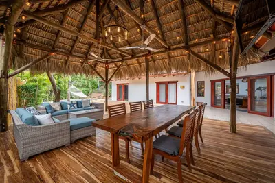 Image de Spacious 3-Bedroom Villa. with a pool, rancho- Steps away from Langosta Beach.