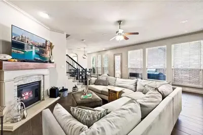 Image de Clean Modern Spacious Open, King bed in peaceful neighborhood, Near Dfw Airport