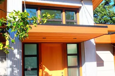 Image de Modern, exquisitely decorated, ocean view home in one of Victoria's nicest areas