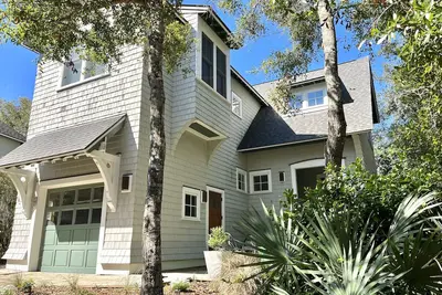 Image de Updated 4 Br home in Cape Fear Station by East Beach with access to Shoals Club