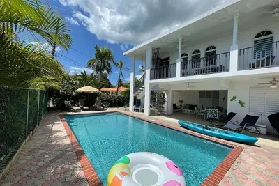 4 Bedrooms, 5 beds, 3 Full bathrooms, Sleeps up to 8 with private pool