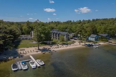 Image de Lake view condo, Private Beach, Private concert entrance, pool