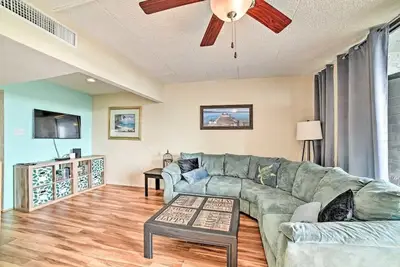 Image de Sunny Padre Island Condo, 2 Mi to Beaches, Hot Tub!