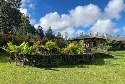 Image de Guest House on gorgeous tropical private 3 acre estate perfect central location.