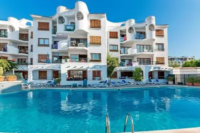 Image de Joli appartement pour 4 personnes avec Wifi, piscine, climatisation, Tv et patio