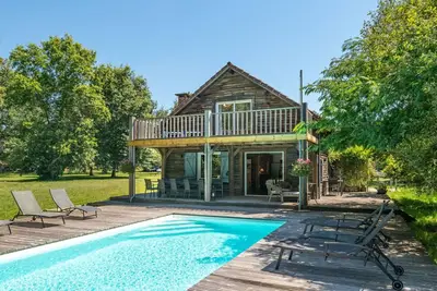 Magnifique maison de vacances privée avec Wifi, piscine privée, terrasse, animaux admis, parking