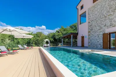 Image de Belle maison de vacances privée avec piscine privée, Wifi, climatisation, Tv, terrasse, parking