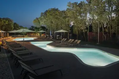 Image de Appartement avec piscine, bain Ă remous, climatisation, Wifi, Tv, terrasse