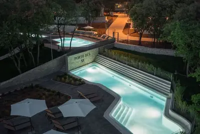 Image de Appartement avec bain Ă remous, piscine, climatisation, Wifi, Tv, terrasse