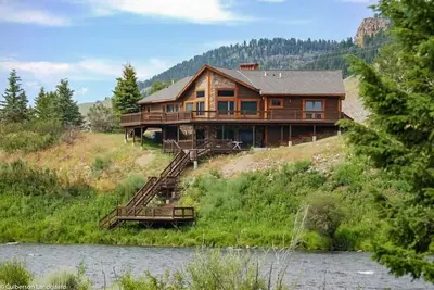 Image de Entire Lower Unit of House on Madison River