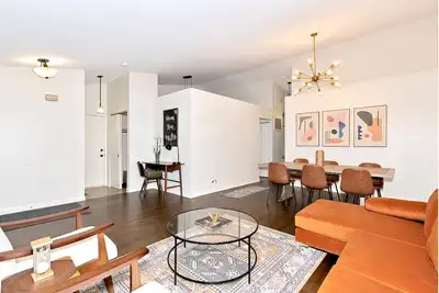Image de Near Naval Base! Stylish Getaway w Netflix, Games, WiFi