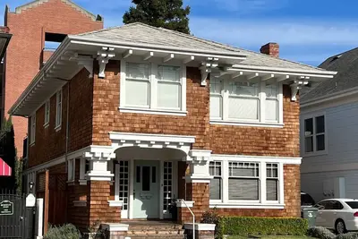 Image de Jacobs House - Historical Craftsman in downtown Sr
