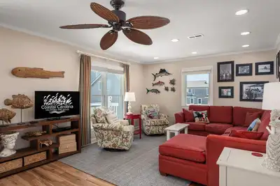 Image de At Ease: Ocean views, short walk to the beach, close to fishing pier.